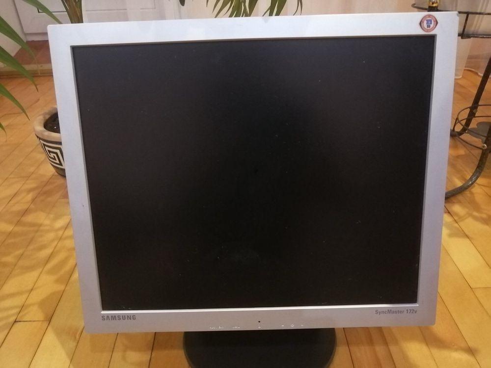 Монітор Samsung syncmaster 172V