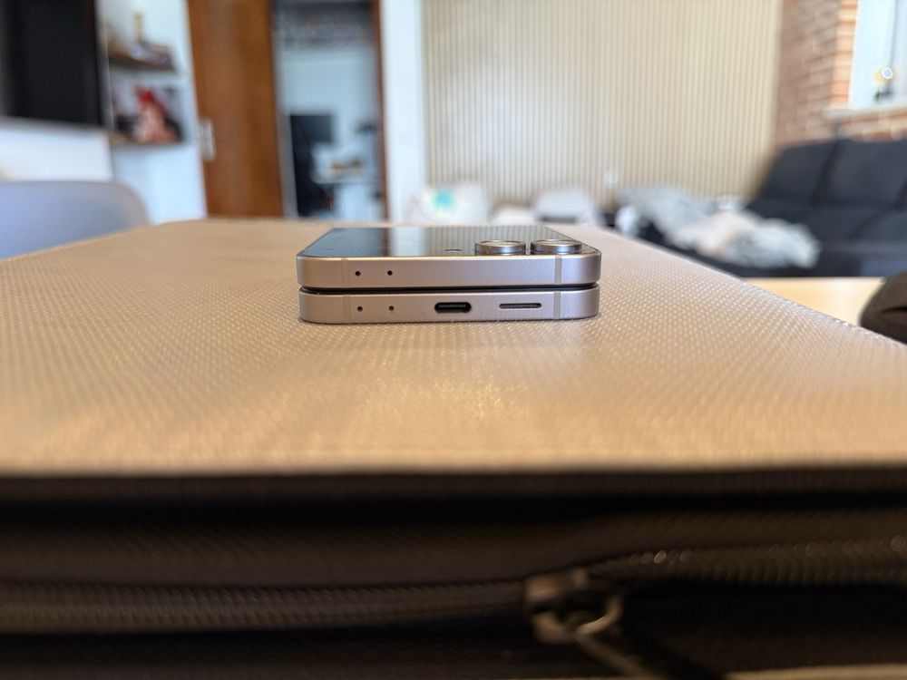 Samsung Z Flip 6 - bateria a 100% e garantia de 2 anos