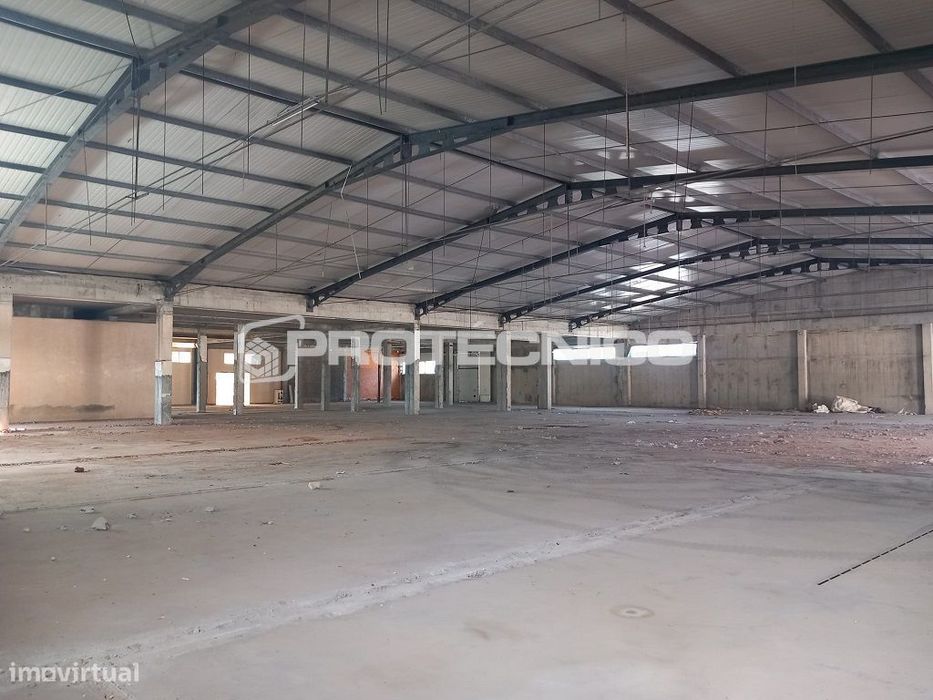 Armazém c/ 3.154m2 – Z. I. da Mota