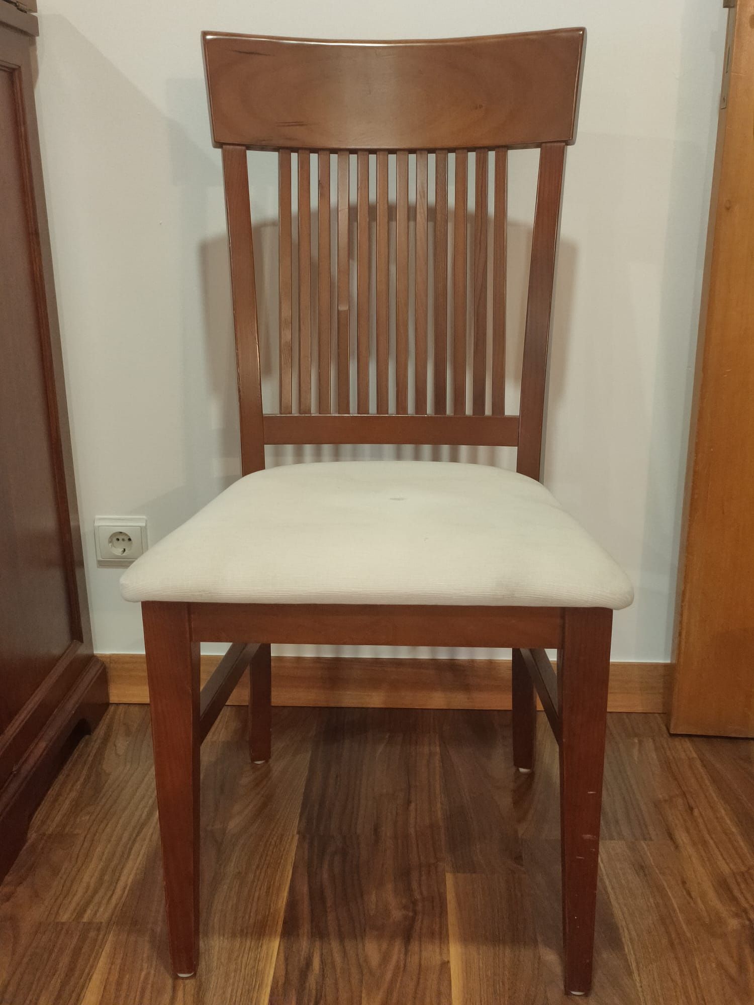 Conjunto mesa e cadeiras