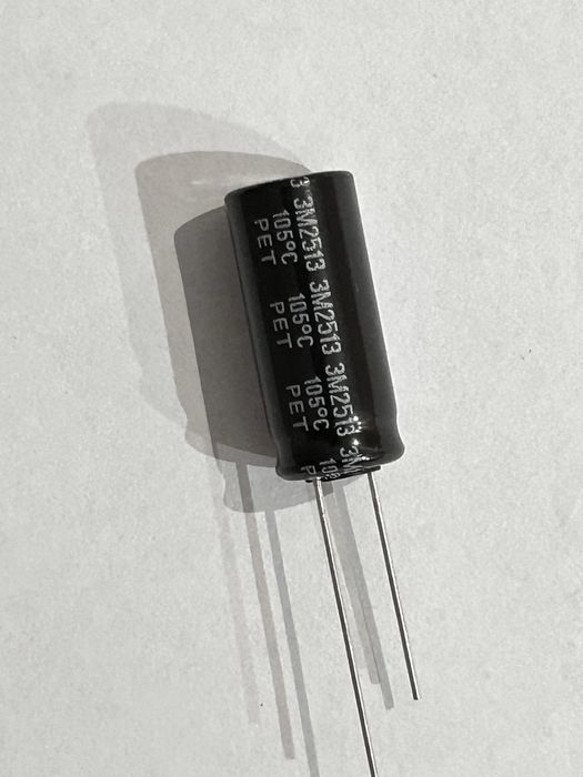 Конденсатор 330 мкФ 63В