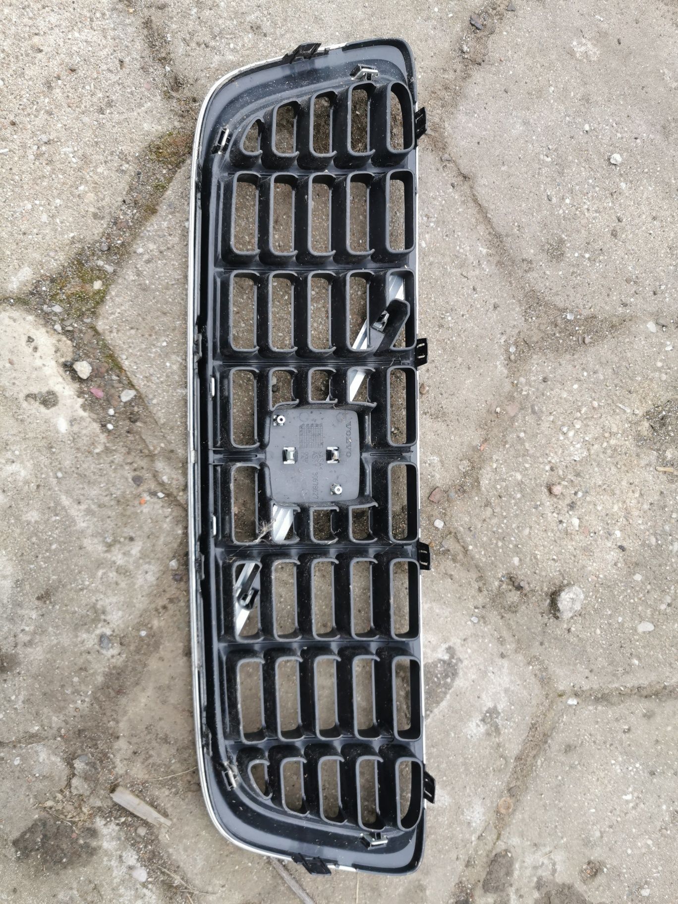 Grill Volvo v 70 lift