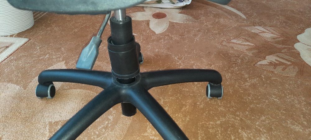 Комп'ютерне крісло бу самовивіз