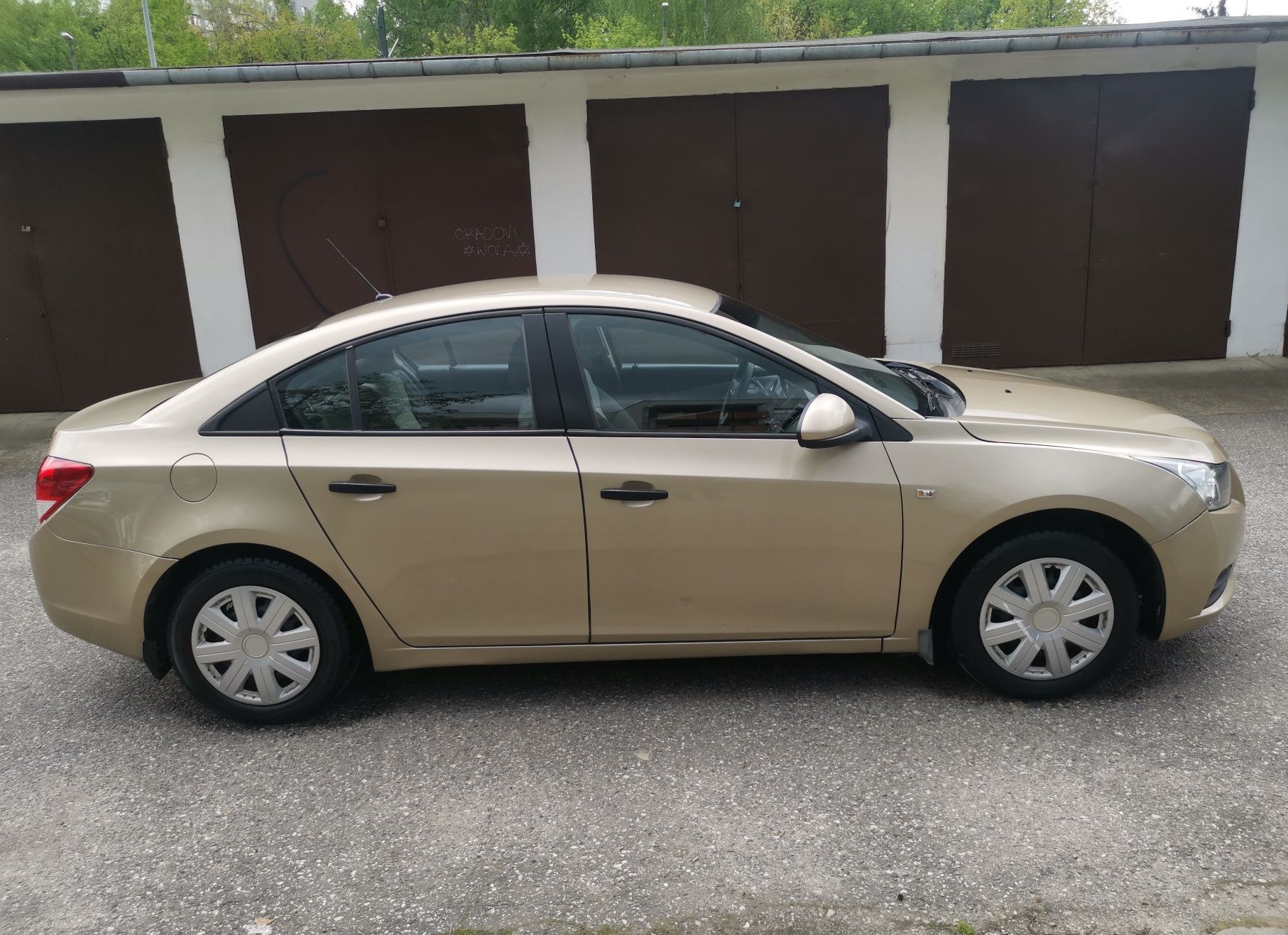 Chevroleta Cruze silnik 1.6 z gazem rok 2009 bez rdzy. Niski przebieg.