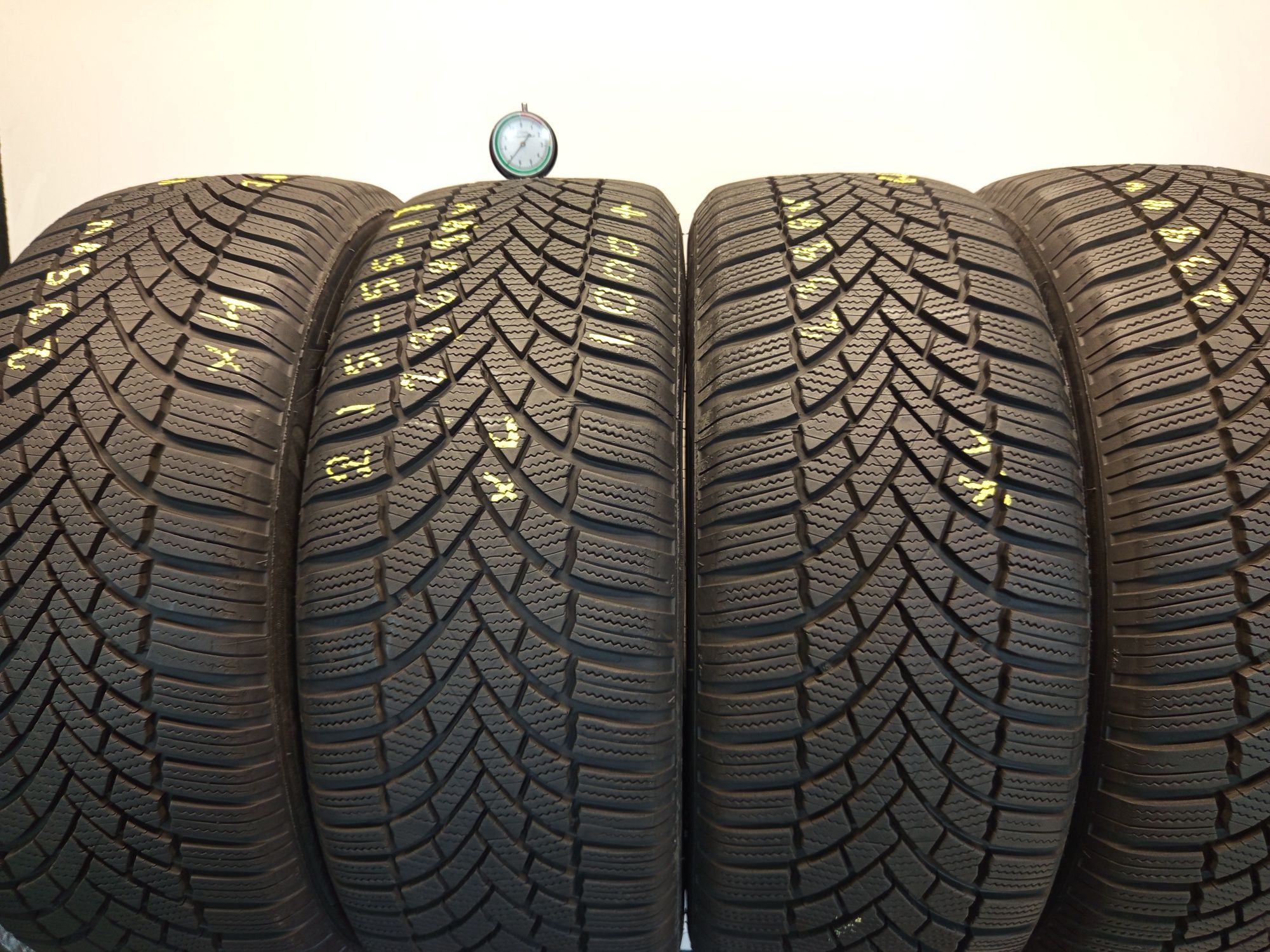 215/55R17 Bridgestone Blizak Lm005