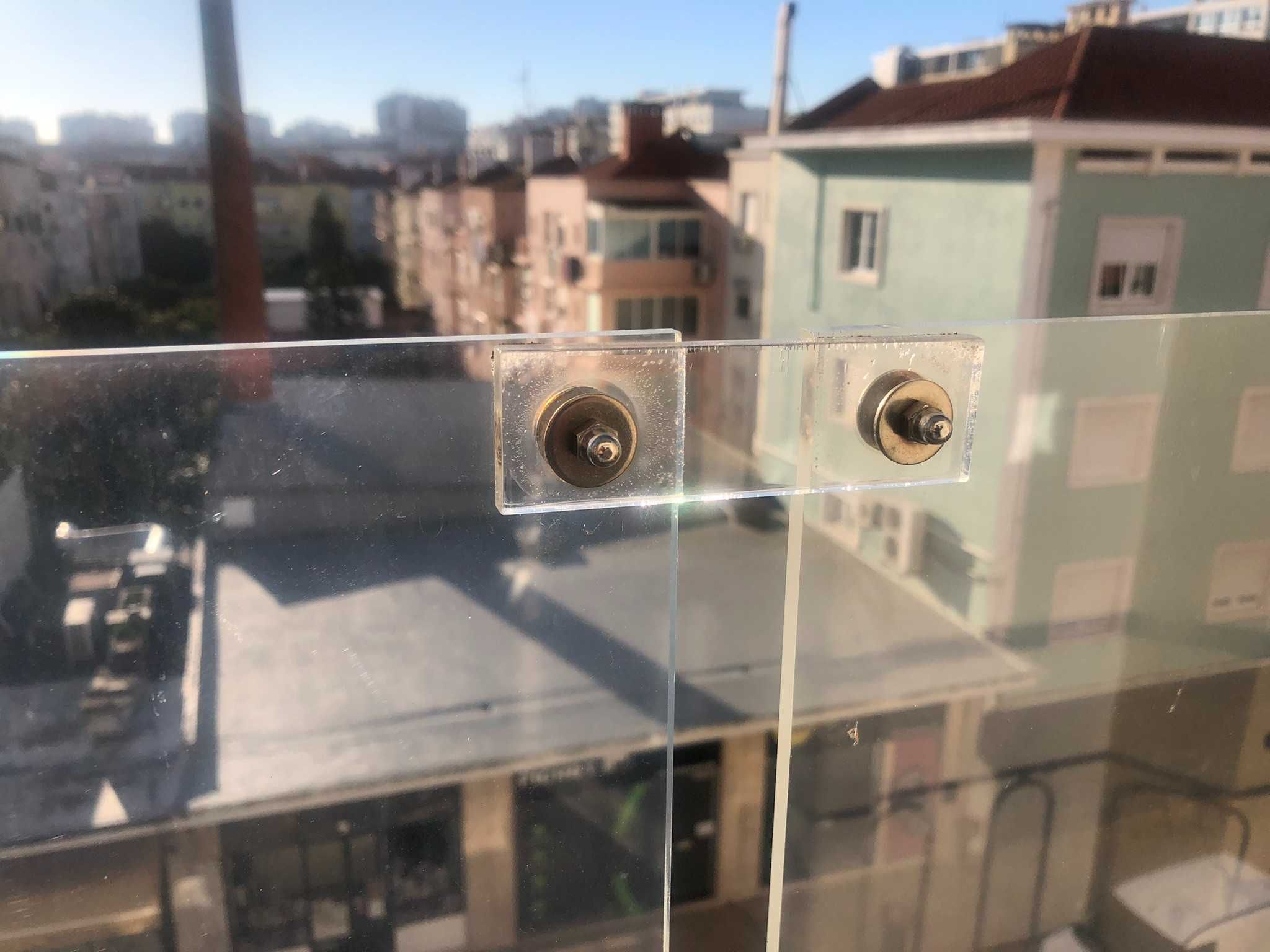 Painéis acrílicos para proteção varandas