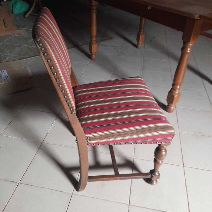 Krzesło w starym stylu