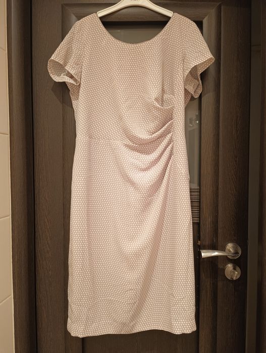 Pudrowa sukienka w kropki Rozmiar L