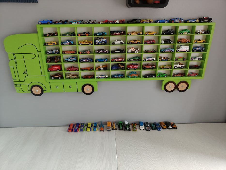 Duża. półka ścienna na autka hot wheels