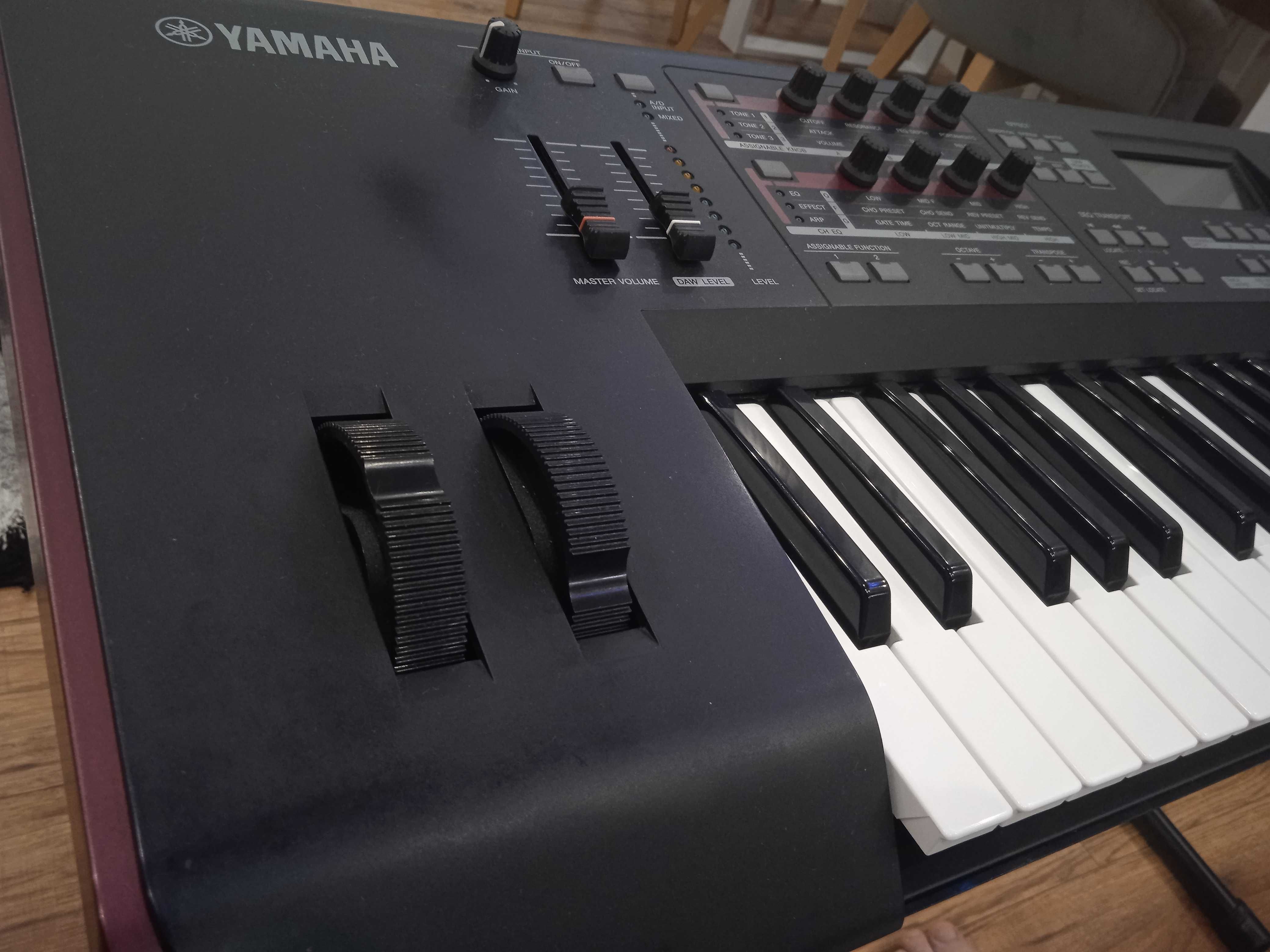 Yamaha moxf 6 instr z futerałem