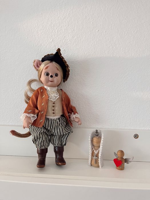 Gato das botas em porcelana