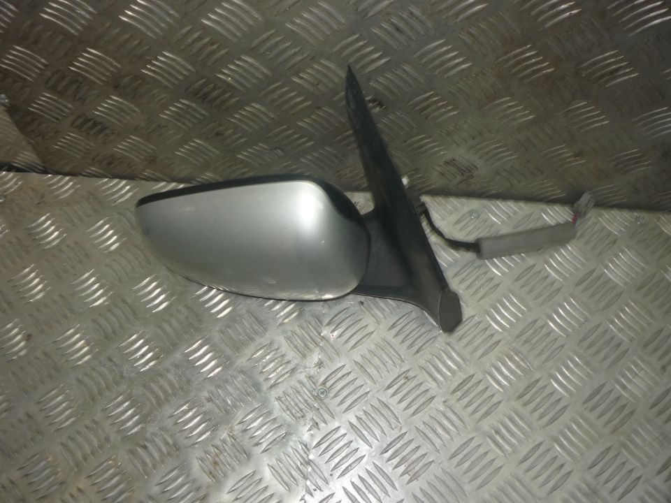 nissan almera tino lusterko prawe