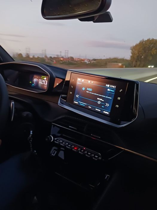 PEUGEOT 2008 semi-novo