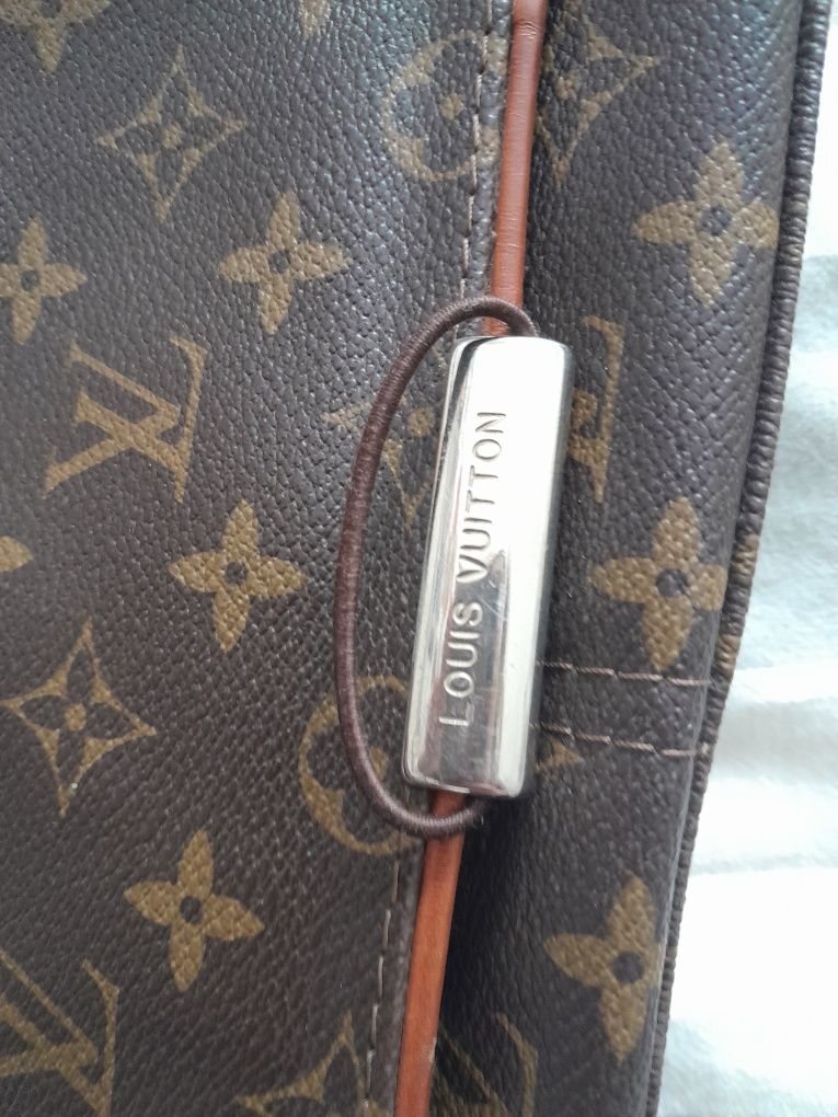 Torba na ramię Louis Vuitton skóra A4