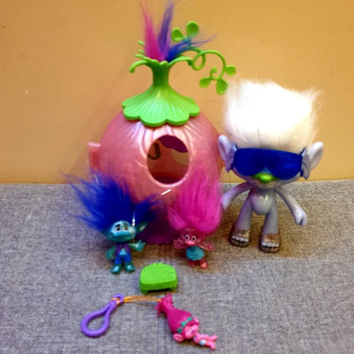 Trolle Podświetlany domek i laleczki - Zestaw koronacyjny + Mega Troll