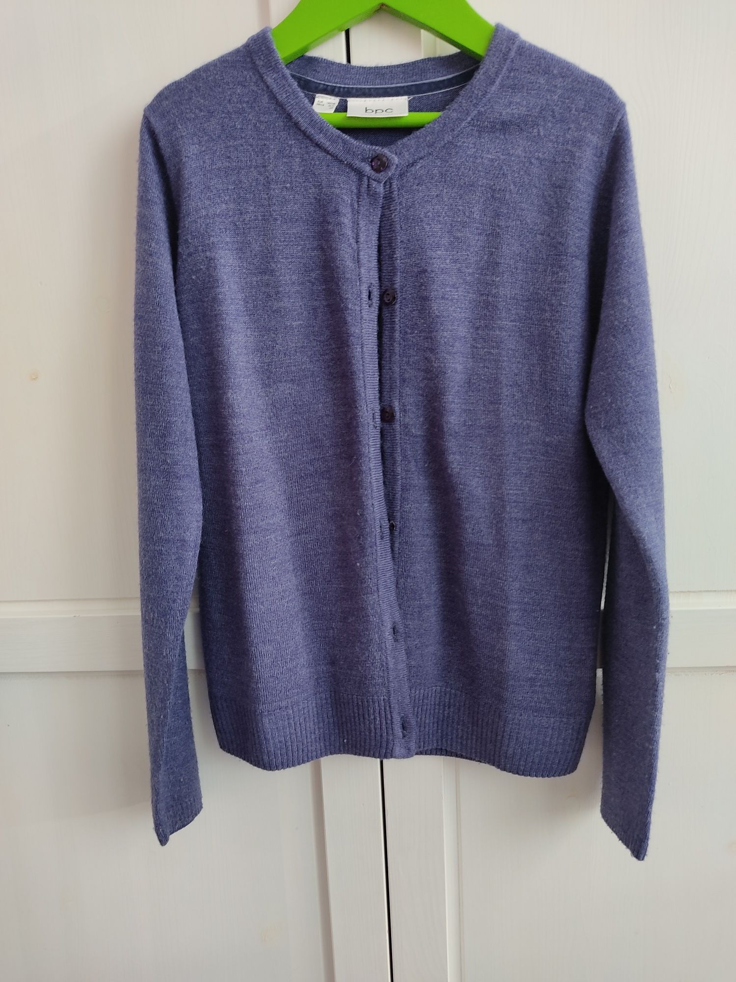 Niebieski sweter 140