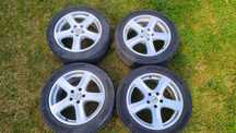 Felgi aluminiowe 17" 5x112 z oponami 235/45 + zestaw śrub