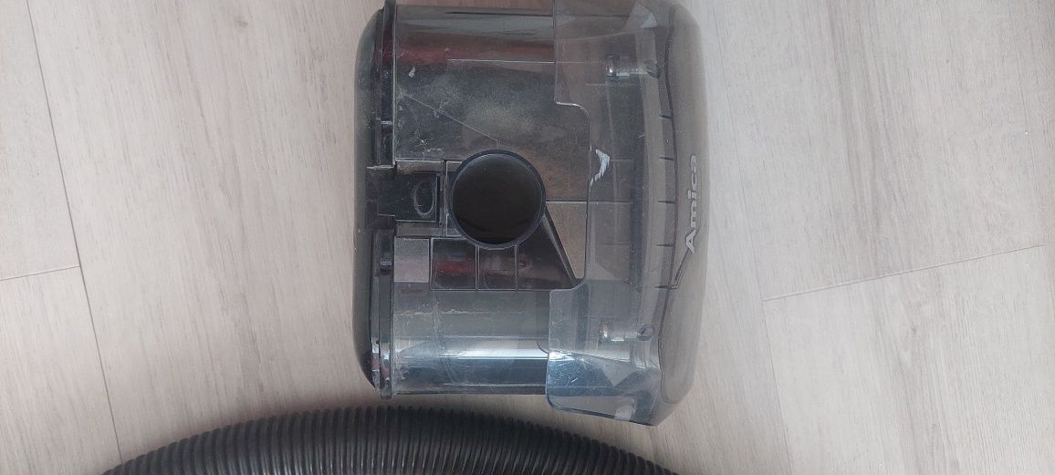 Odkurzacz  Amica  900W