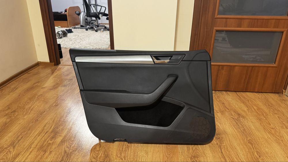 Boczek do drzwi tapicerka skoda superb 3 2016 wygłuszone prawy lewy