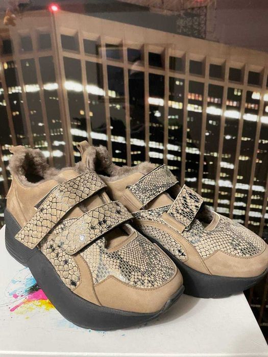 Продам зимові кросівки Lestrosa