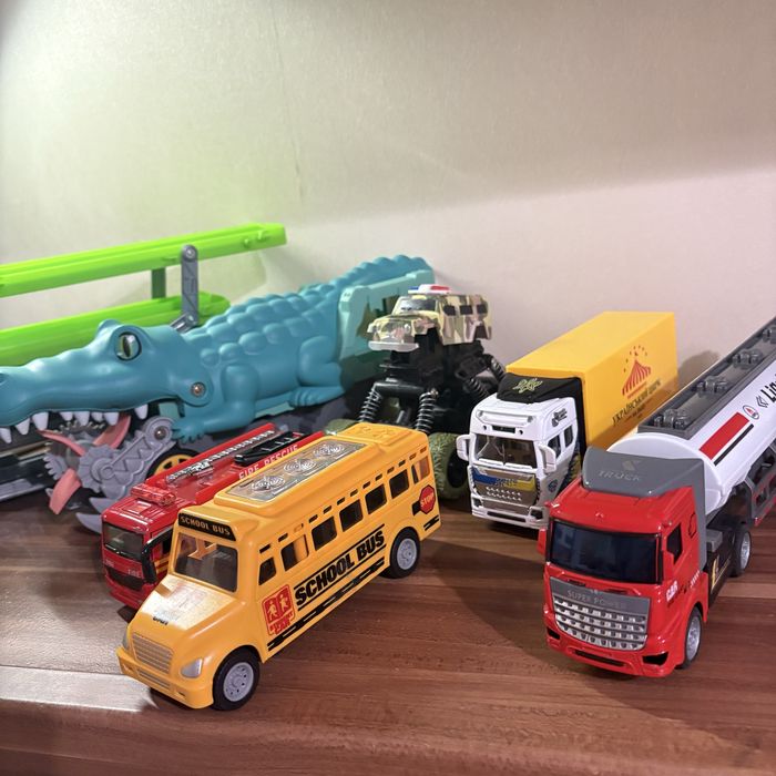 Машинки іграшки бу