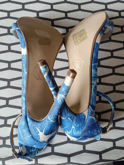 Sandałki niebiesko białe szpilka Missguided - 40