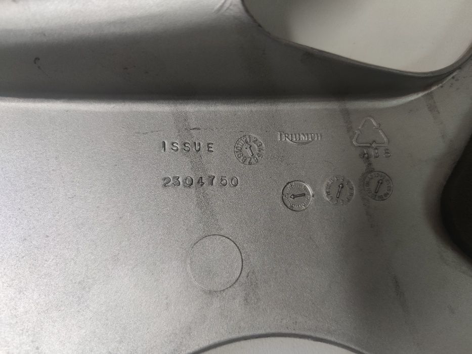 Triumph 955 i Owiewka Lewa Boczek Srebrny Oryginał