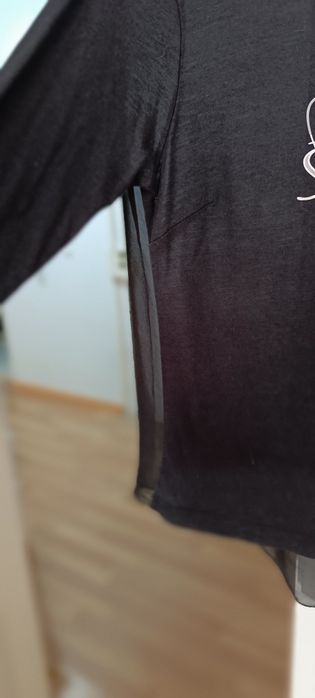 Camisola marca Ana Sousa preta transparente atrás. Tamanho S. Usada.