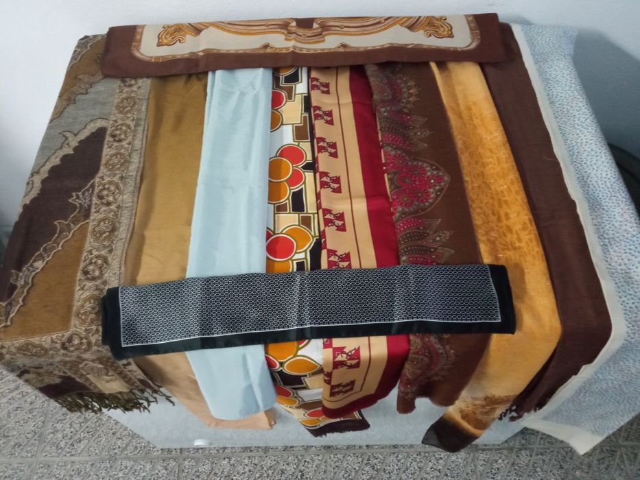 Um toque de elegância nas suas toilletes com estas éharpes/lenços