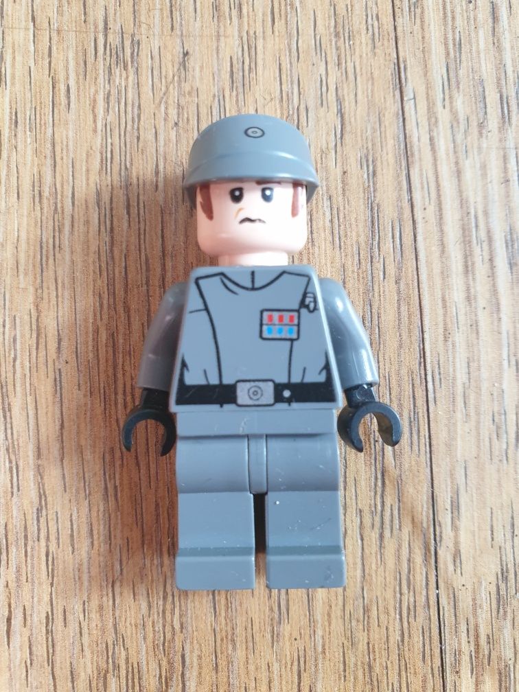 Figurka lego Imperial Officer (Captain / Commandant) star wars