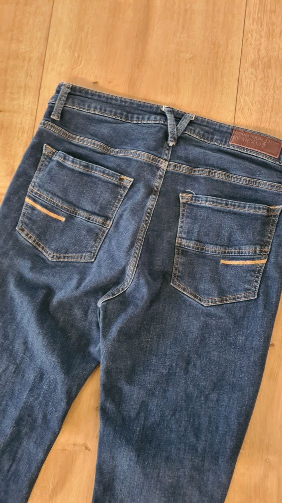 Spodnie Jeans United Colors of Benetton. Rozmiar W32. Rurki skinny y2k