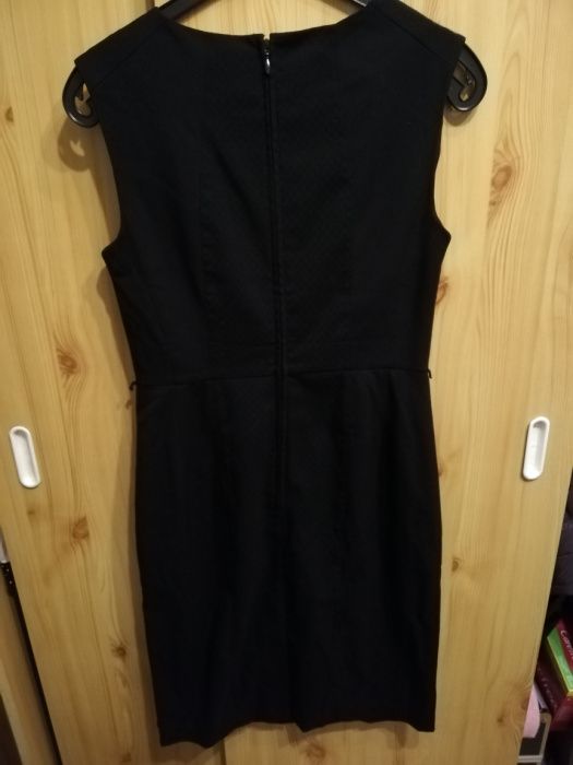 Czarna sukienka, mała czarna, sukienka ołówkowa