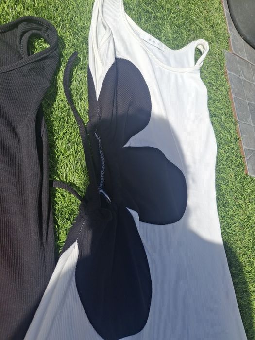 Vestidos flor branco e preto