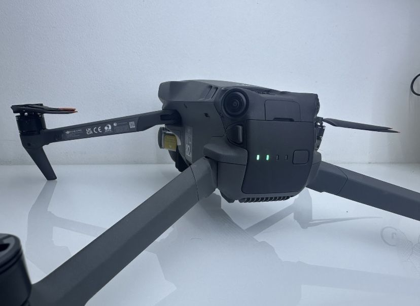Нові квадрокоптери Mavic 3 Pro