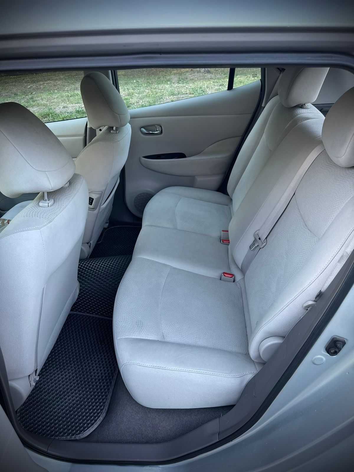Nissan leaf 2013 101 т.км зап ходу 130-140 км один власник рідна фарба