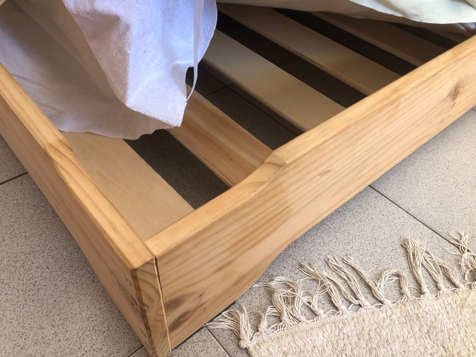 Cama de criança (60x120cm) baixinha c/ colchão