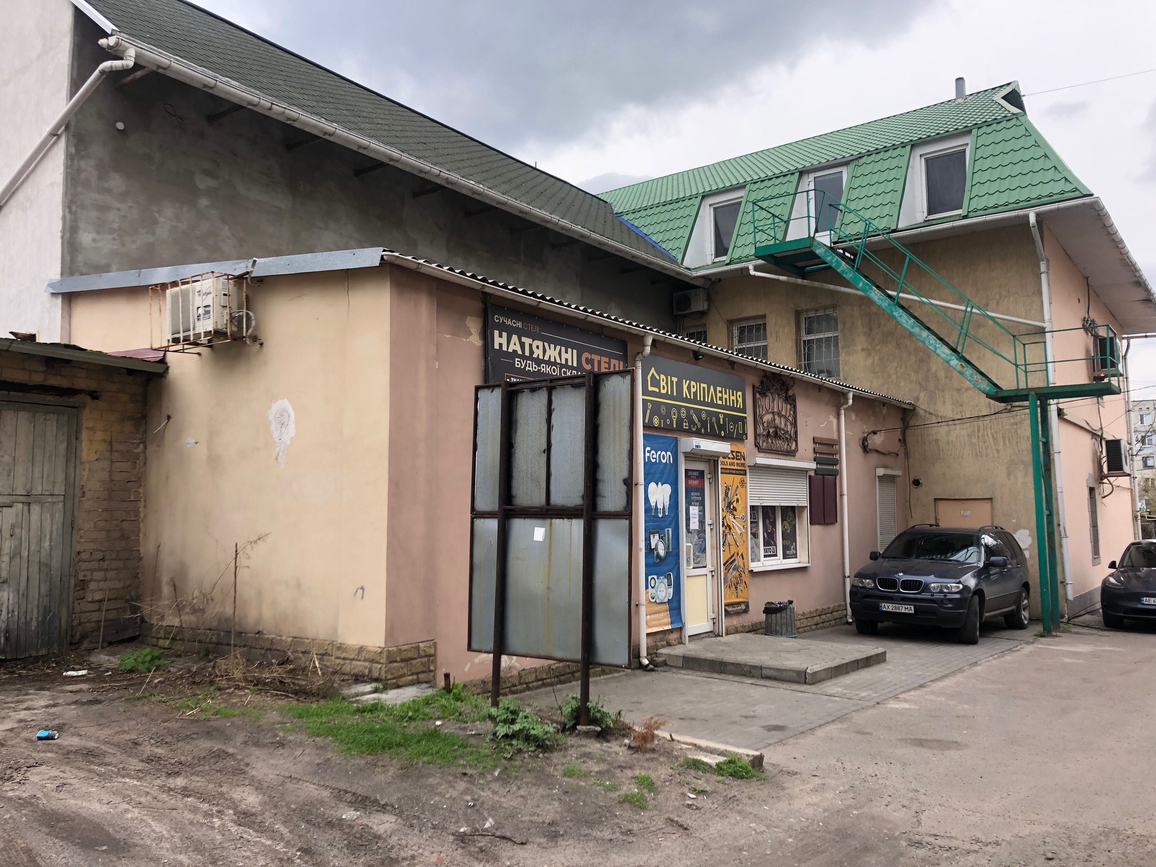 Продам в центре нежилое помещение