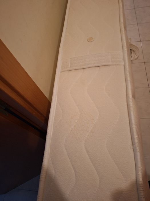 Sommier solteiro com colchão