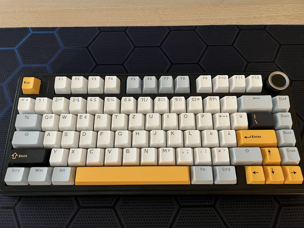 Teclado Aula F75, praticamente novo