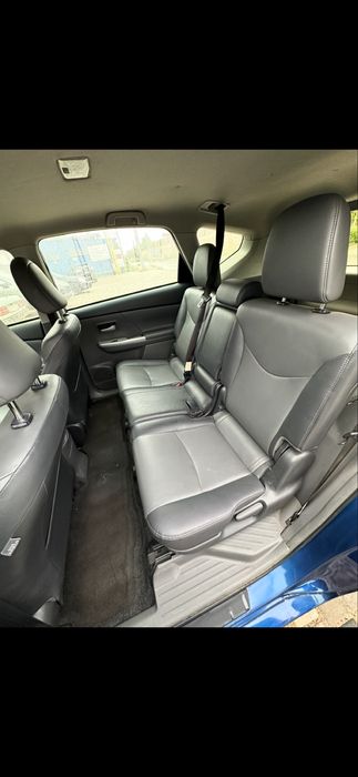 Сдам в аренду авто TOYOTA   Prius V  2013 год под такси