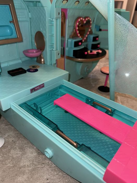 Автобус LOL, лялька в подарунок