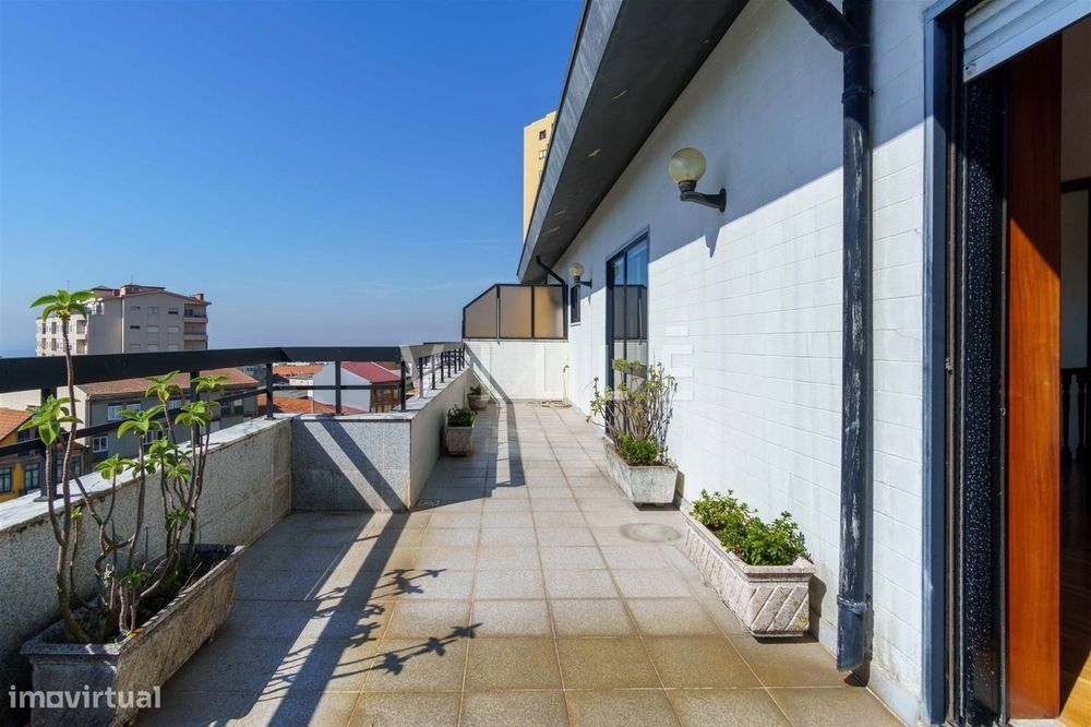 T3 Duplex com Terraço e Garagem em Santo Ovídio, Gaia