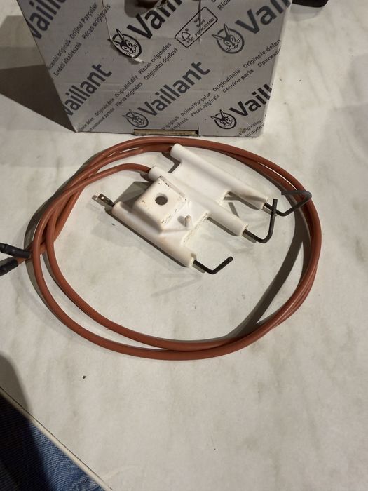 Elektroda jonizacyjno zapłonowa Arley - Vaillant 090724, piec, OEM