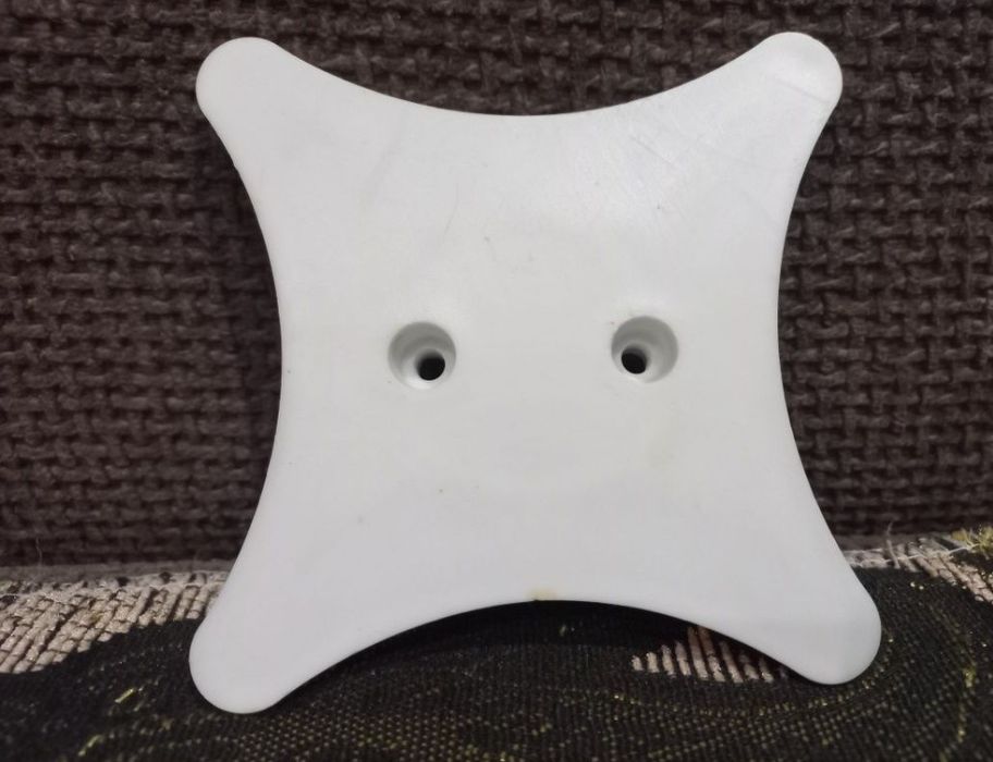 Підставка для корпусу м'ясорубки Ельво.
Нова.Купили,але не знадобилася