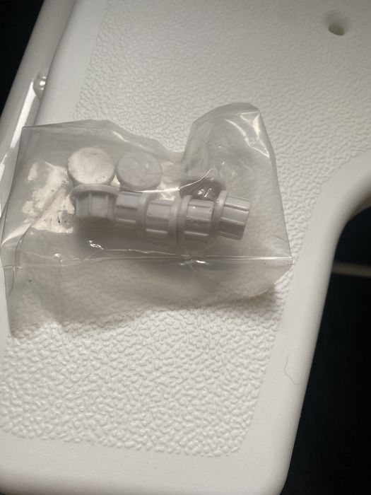 Стул для душа откидной с пластиковым сиденьем.