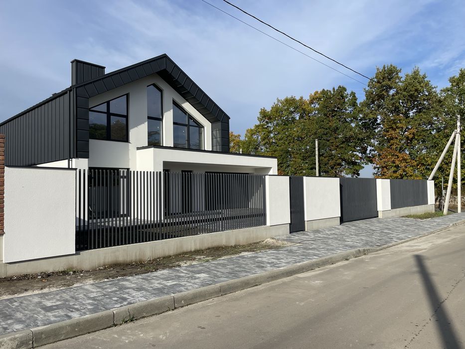 Будинок. Луцьк. Будинок.