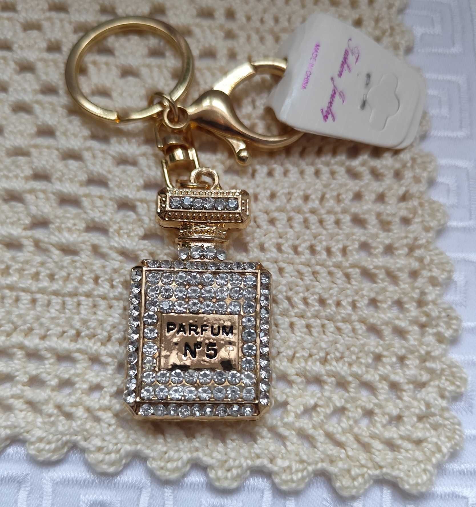 Zjawiskowy w cyrkoniach No5 perfumy chanel  brelok złoty zawieszka