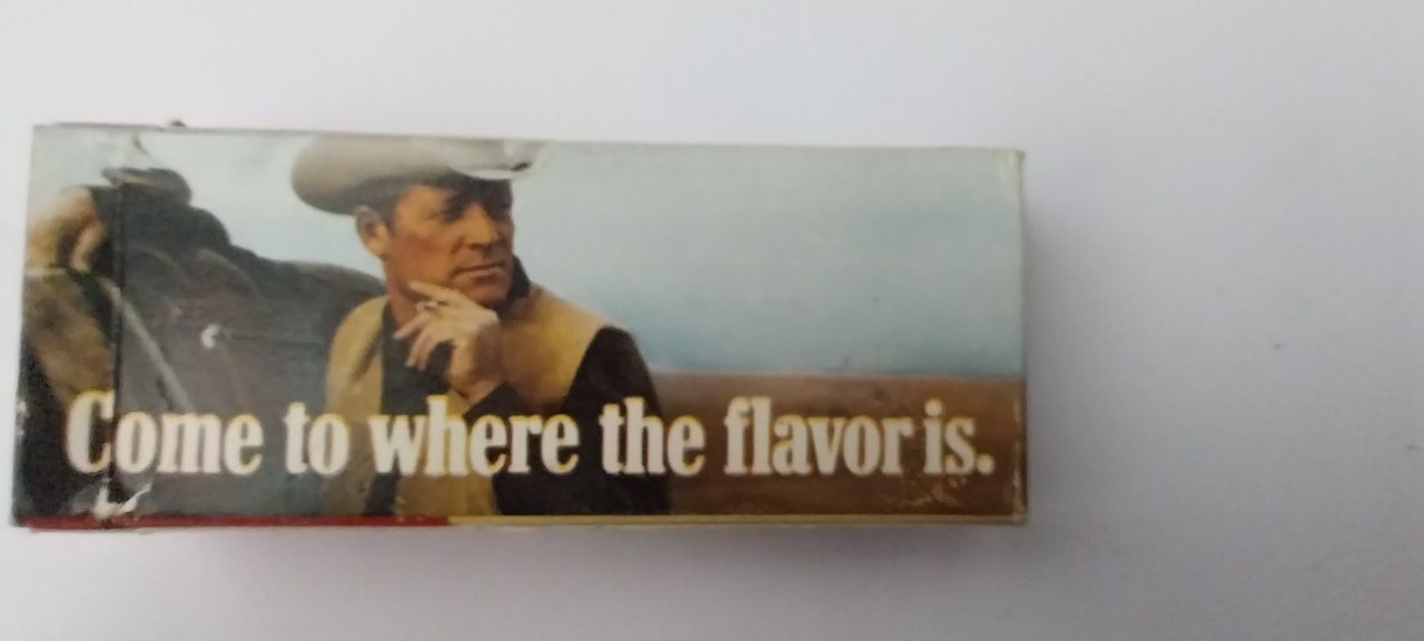 Caixa cigarros Marlboro vazia