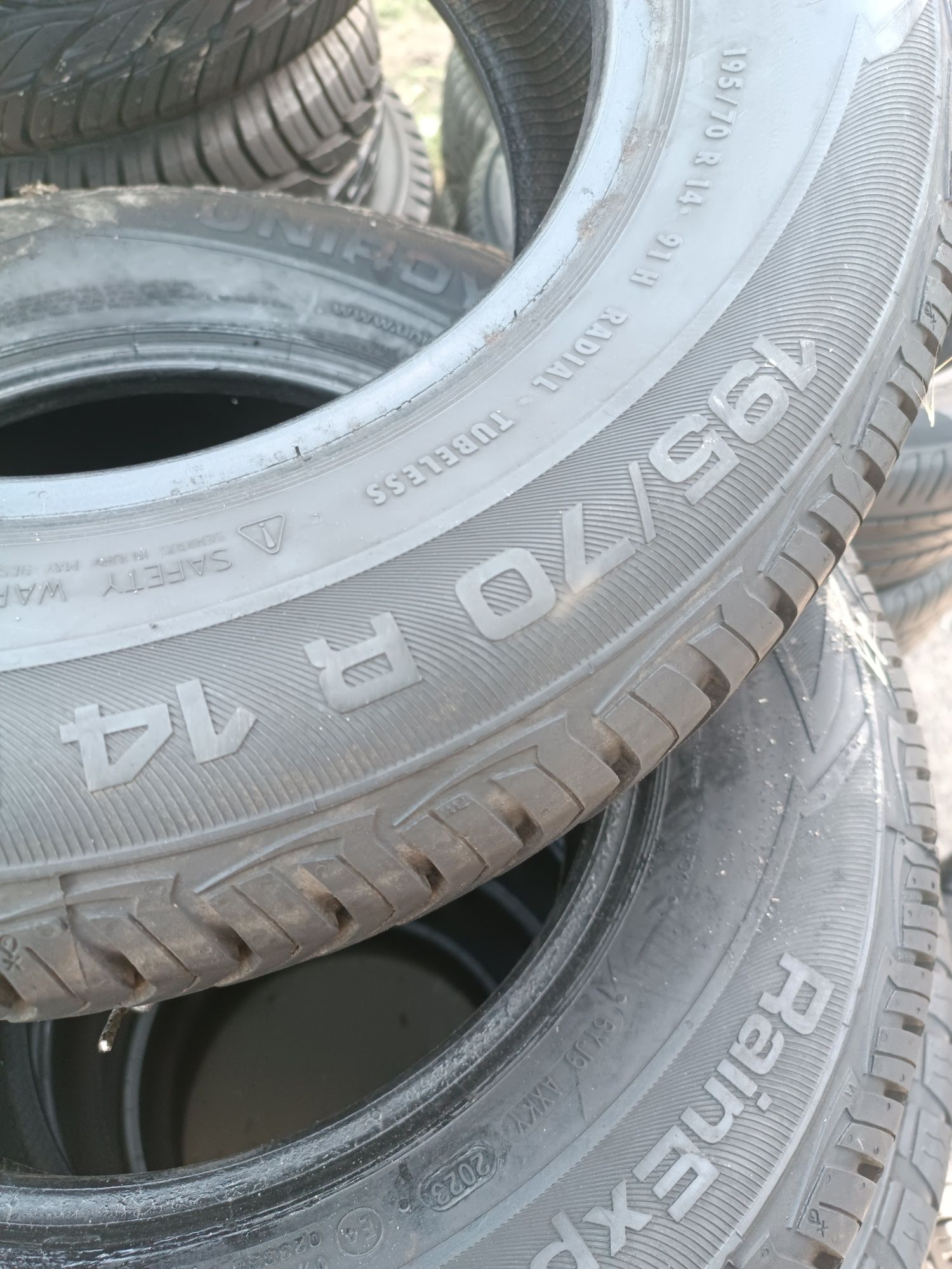 195/70 r14 uniroyal