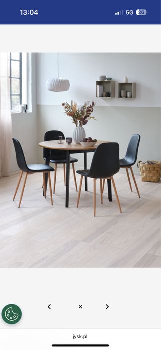 Nowy stół i krzesła